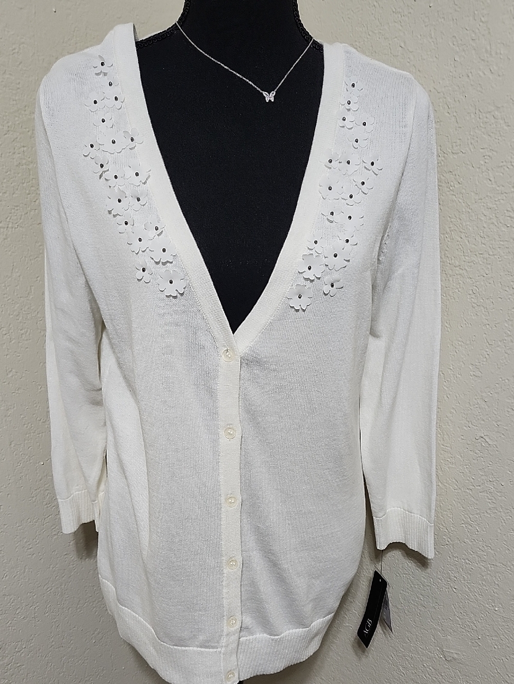 AGB New With Tags Ivory Cardigan 3/4 Sleeve 3D Floral Applique Sz L Officewear